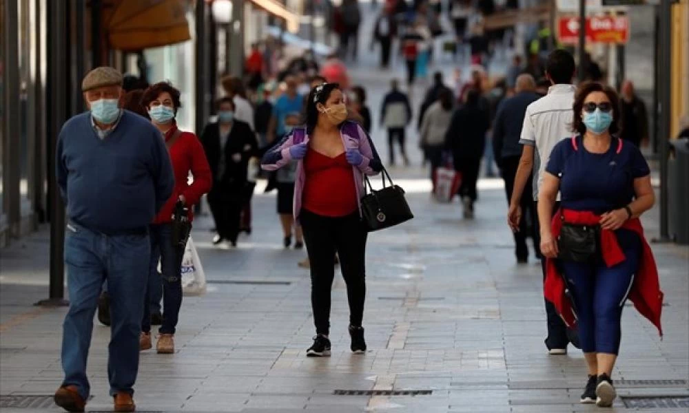 Ισπανία: ''Έκρηξη'' κρουσμάτων κυρίως σε ανεμβολίαστους νέους